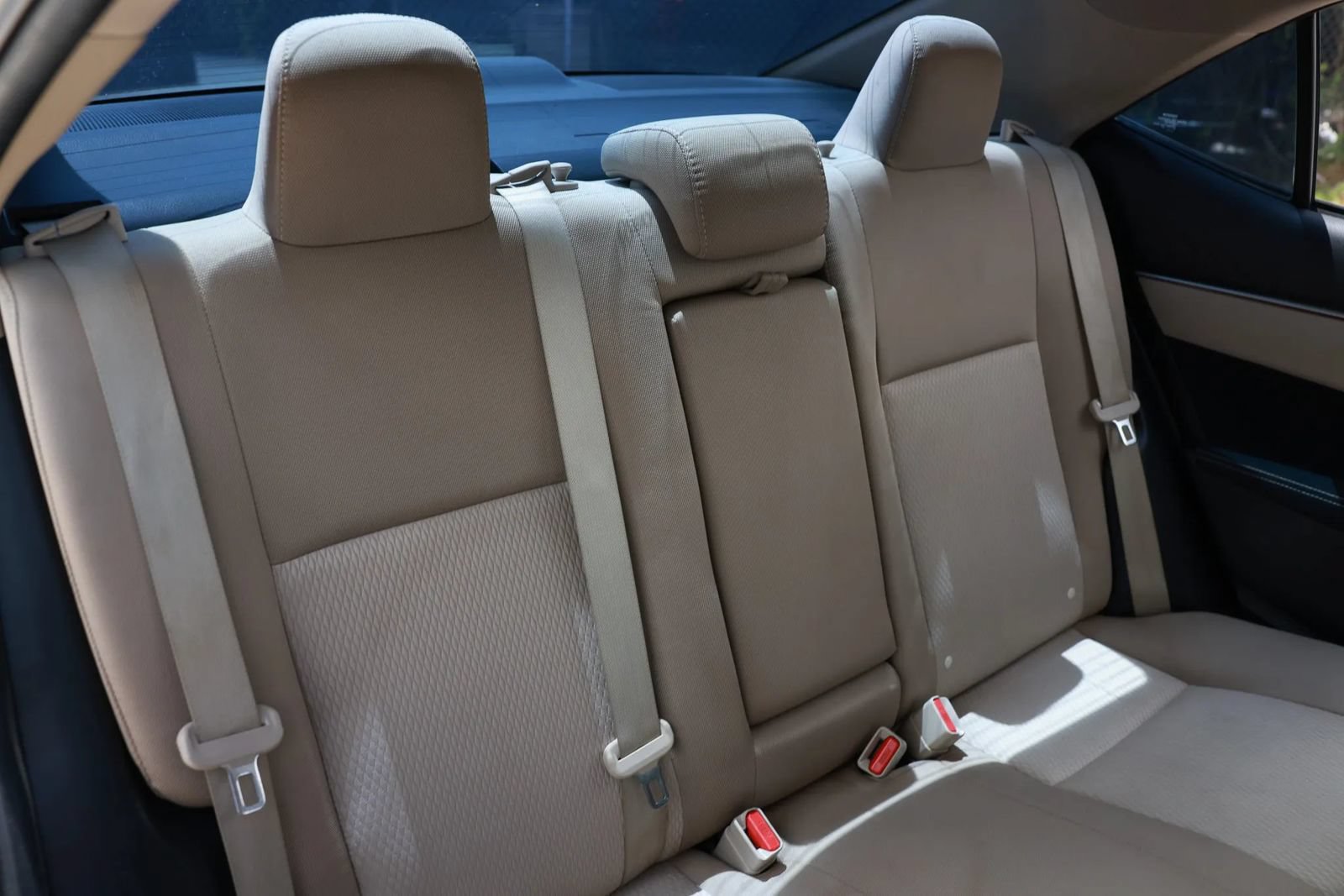 Used 2015 Toyota Corolla LE FWD image 24