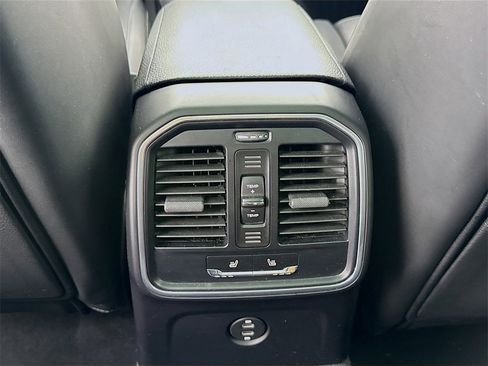 Used 2020 Porsche Macan image 27