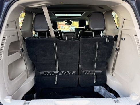 Used 2023 Chrysler Pacifica Limited image 9