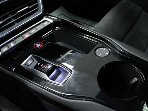 Used 2023 Audi e-tron GT Premium Plus image 22
