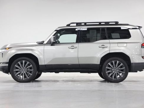 Used 2024 Lexus GX 550 w/ Cold Area Package AWD/4WD image 9