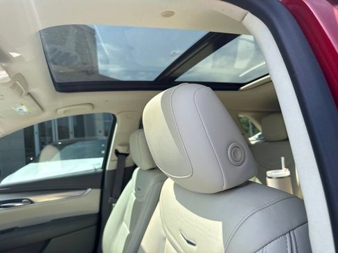 Used 2022 Cadillac XT5 Premium Luxury FWD image 6