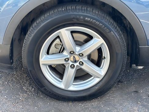 Used 2019 Ford Explorer XLT w/ Equipment Group 201A FWD image 10