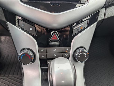 Used 2014 Chevrolet Cruze LT image 10