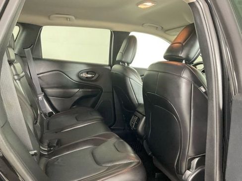 Used 2017 Jeep Cherokee Trailhawk image 21