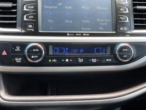 Used 2019 Toyota Highlander Limited FWD image 21
