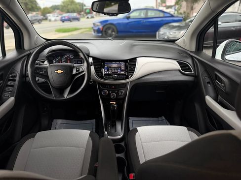 Used 2021 Chevrolet Trax LS w/ Fleet Convenience Package AWD/4WD image 14