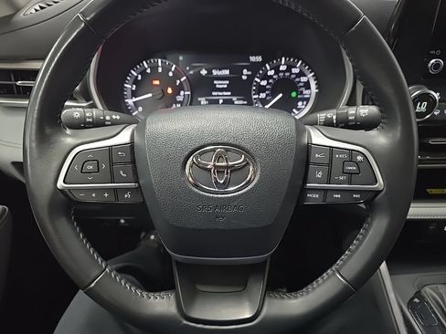 Used 2023 Toyota Highlander XLE AWD/4WD image 20