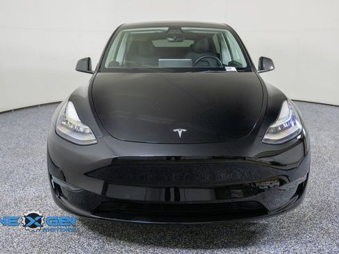 Used 2022 Tesla Model Y Long Range AWD/4WD image 2