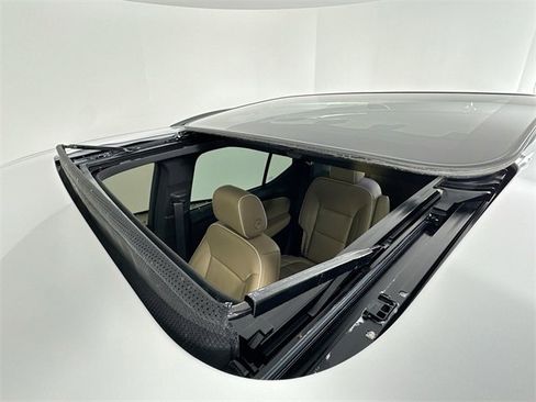 Used 2023 Chevrolet Traverse Premier image 14