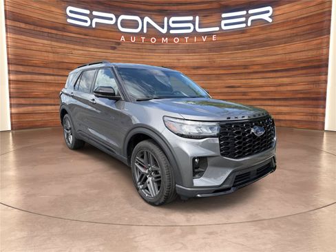 Certified 2025 Ford Explorer ST-Line w/ ST-Line Street Pack AWD/4WD image 9