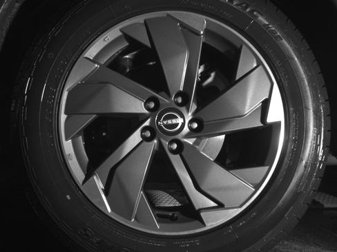 Used 2025 Nissan Rogue SV FWD image 14