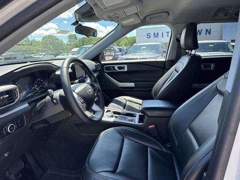 Used 2023 Ford Explorer XLT w/ Equipment Group 202A AWD/4WD image 36