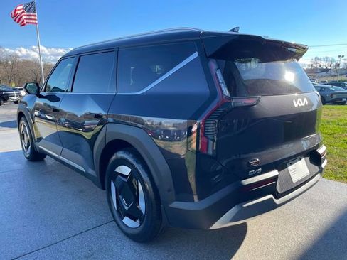 New 2026 Kia EV9 Wind AWD/4WD image 3