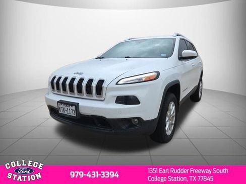 Used 2018 Jeep Cherokee Latitude Plus w/ Comfort/Convenience Group image 3