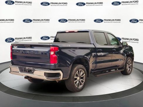 Used 2022 Chevrolet Silverado 1500 LT AWD/4WD image 5