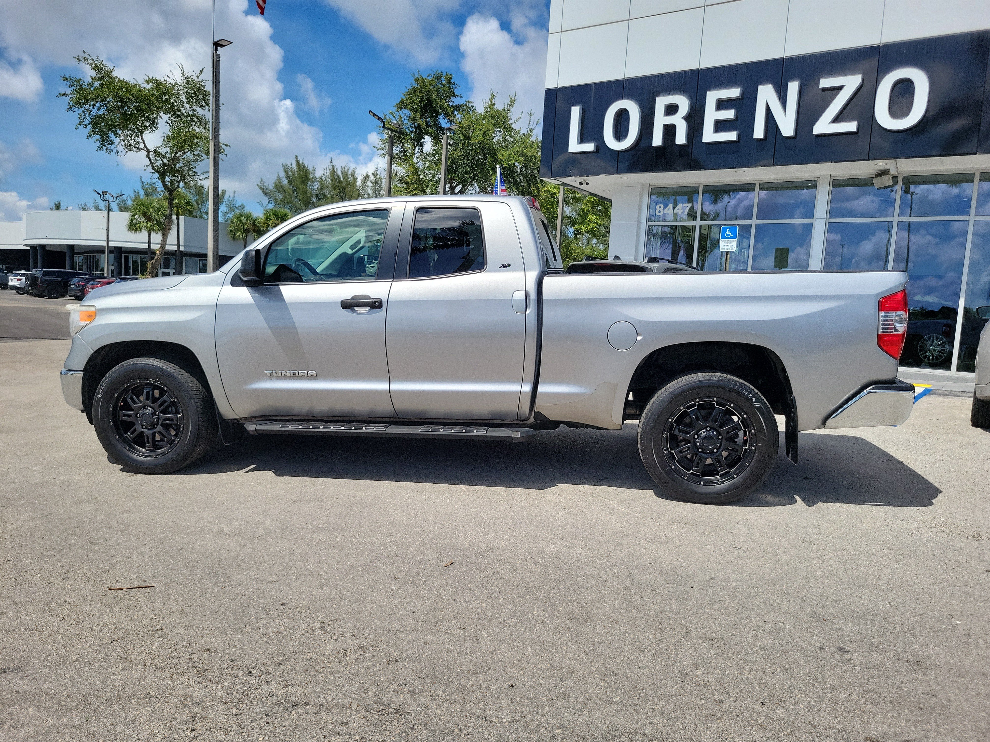 Used 2017 Toyota Tundra SR5 w/ SR5 Upgrade Package RWD image 8