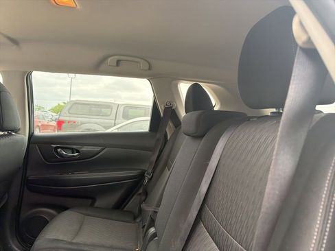 Used 2018 Nissan Rogue SV image 18