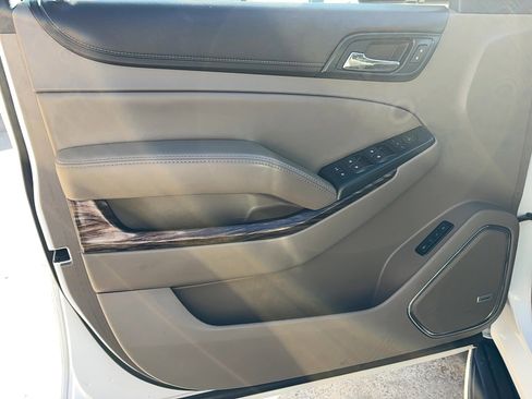 Used 2017 GMC Yukon XL SLT w/ Premium Edition image 24