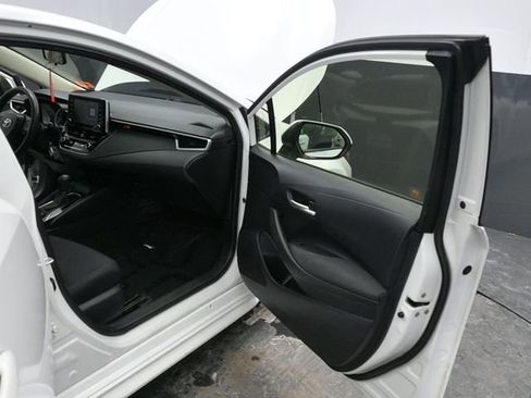 Used 2020 Toyota Corolla LE image 11