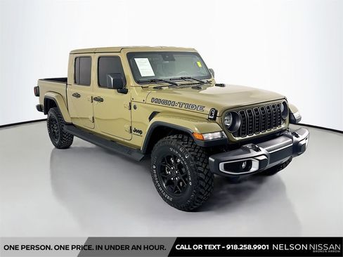 Used 2025 Jeep Gladiator Sport AWD/4WD image 3