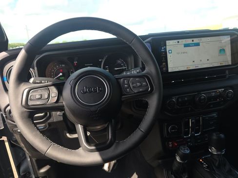 Used 2025 Jeep Wrangler Unlimited Rubicon 4xe w/ Convenience Group image 2