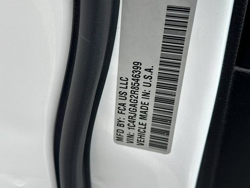 Used 2024 Jeep Grand Cherokee Altitude RWD image 26