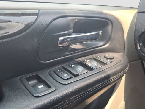 Used 2017 Dodge Grand Caravan SE w/ Power Window Group FWD image 11