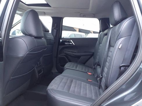 New 2025 Mitsubishi Outlander SE image 10