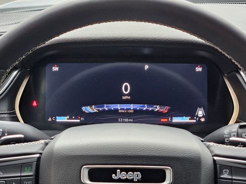 Used 2024 Jeep Grand Cherokee L Laredo image 17