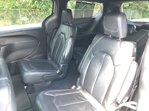 Used 2021 Chrysler Pacifica Touring-L w/ S Appearance Package AWD/4WD image 34