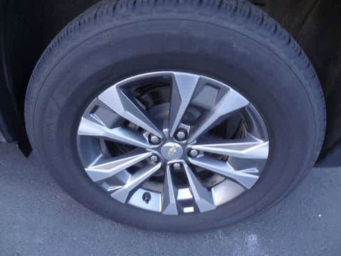 Used 2025 Chevrolet Equinox LT FWD image 16