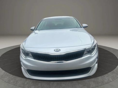 Used 2018 Kia Optima LX w/ 17" Alloy Wheels Package FWD image 2