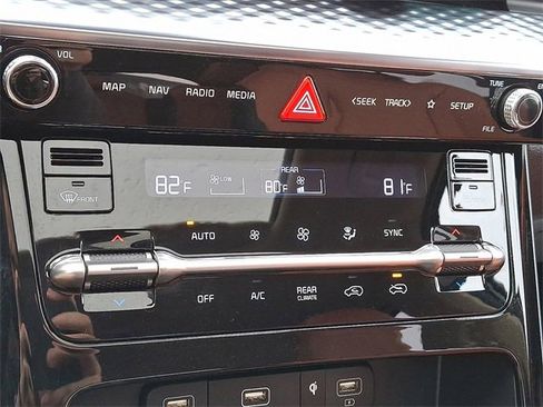 Certified 2023 Kia Carnival SX Prestige image 17