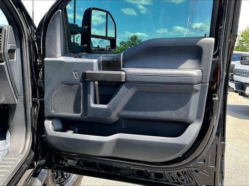 Used 2022 Ford F250 Lariat w/ Lariat Ultimate Package AWD/4WD image 31