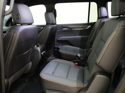 Used 2024 GMC Acadia AT4 w/ Luxury Package AWD/4WD image 9