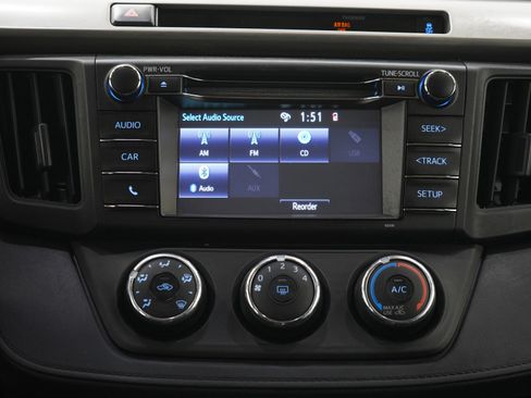 Used 2016 Toyota RAV4 LE image 17