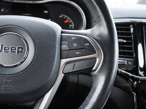 Used 2019 Jeep Grand Cherokee Altitude AWD/4WD image 18