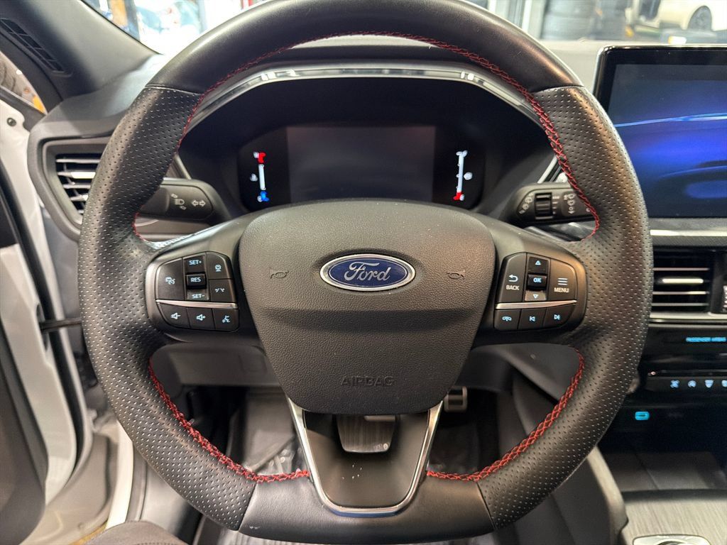 Used 2023 Ford Escape ST-Line w/ Tech Pack #1 AWD/4WD image 17