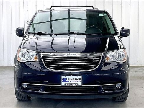Used 2016 Chrysler Town & Country Touring w/ Driver Convenience Group FWD image 3