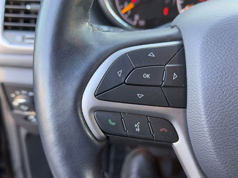 Used 2019 Jeep Grand Cherokee Altitude RWD image 9