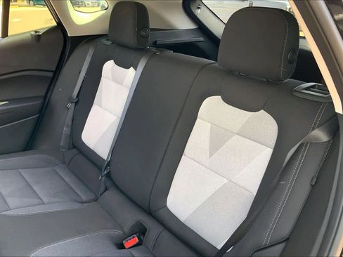 Used 2025 Chevrolet Trax LS FWD image 21