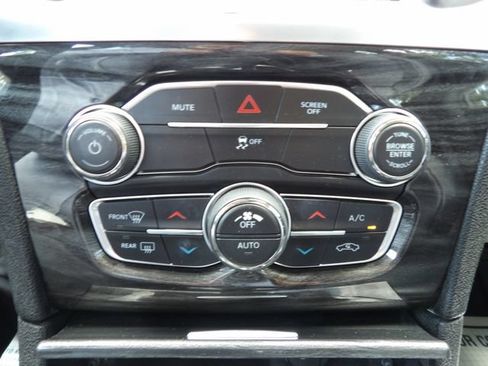Used 2017 Chrysler 300 Limited w/ Value Package RWD image 28