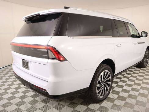 New 2026 Lincoln Navigator L Black Label AWD/4WD image 21
