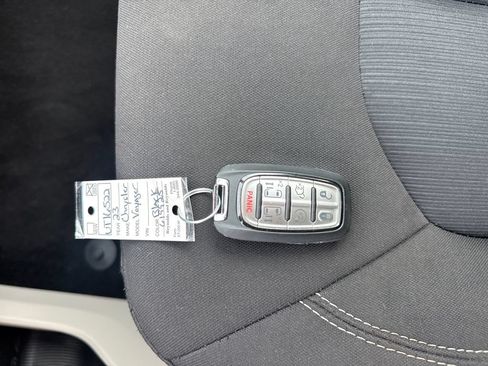 Used 2023 Chrysler Voyager LX FWD image 35