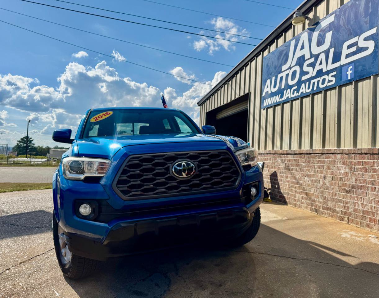 Used 2016 Toyota Tacoma SR5 w/ SR5 Appearance Package (SN) AWD/4WD image 5