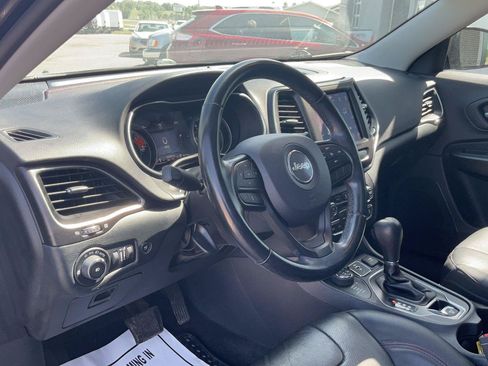 Used 2020 Jeep Cherokee Trailhawk AWD/4WD image 9