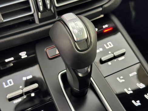 Certified 2026 Porsche Macan AWD/4WD image 25
