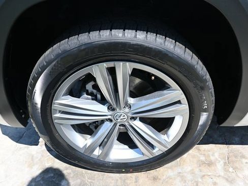Used 2018 Volkswagen Atlas SE w/ R-Line Package AWD/4WD image 10