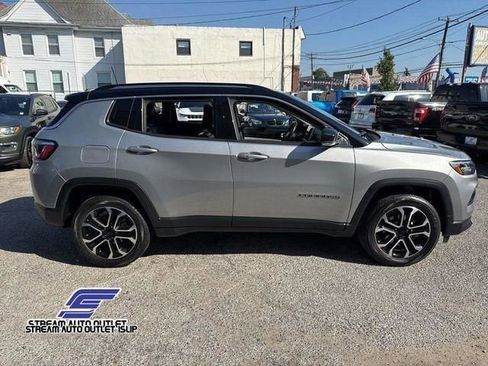 Used 2022 Jeep Compass Limited image 15